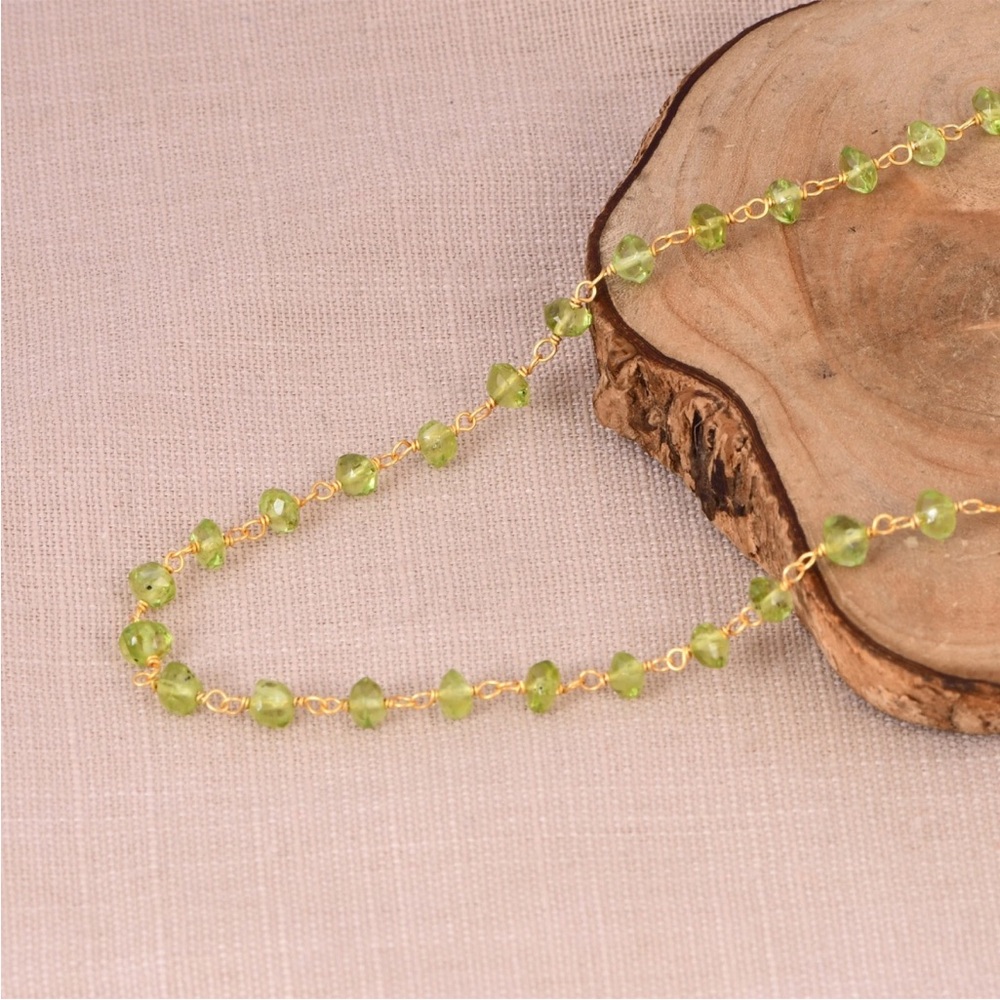 Elegant Gold and Peridot Gem Necklace